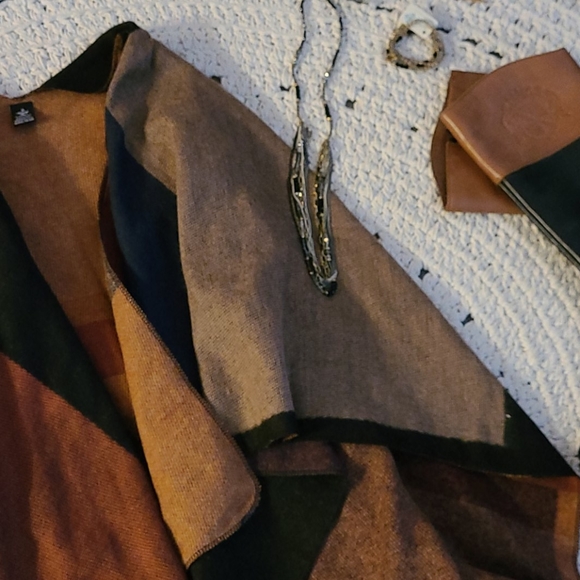 EARTH TONE CAPE NEW WITHOUT TAG. - Picture 6 of 14